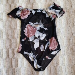 LAVENDER FIELDS BLACK PEACH WHITE FLORAL BODYSUIT..SIZE L